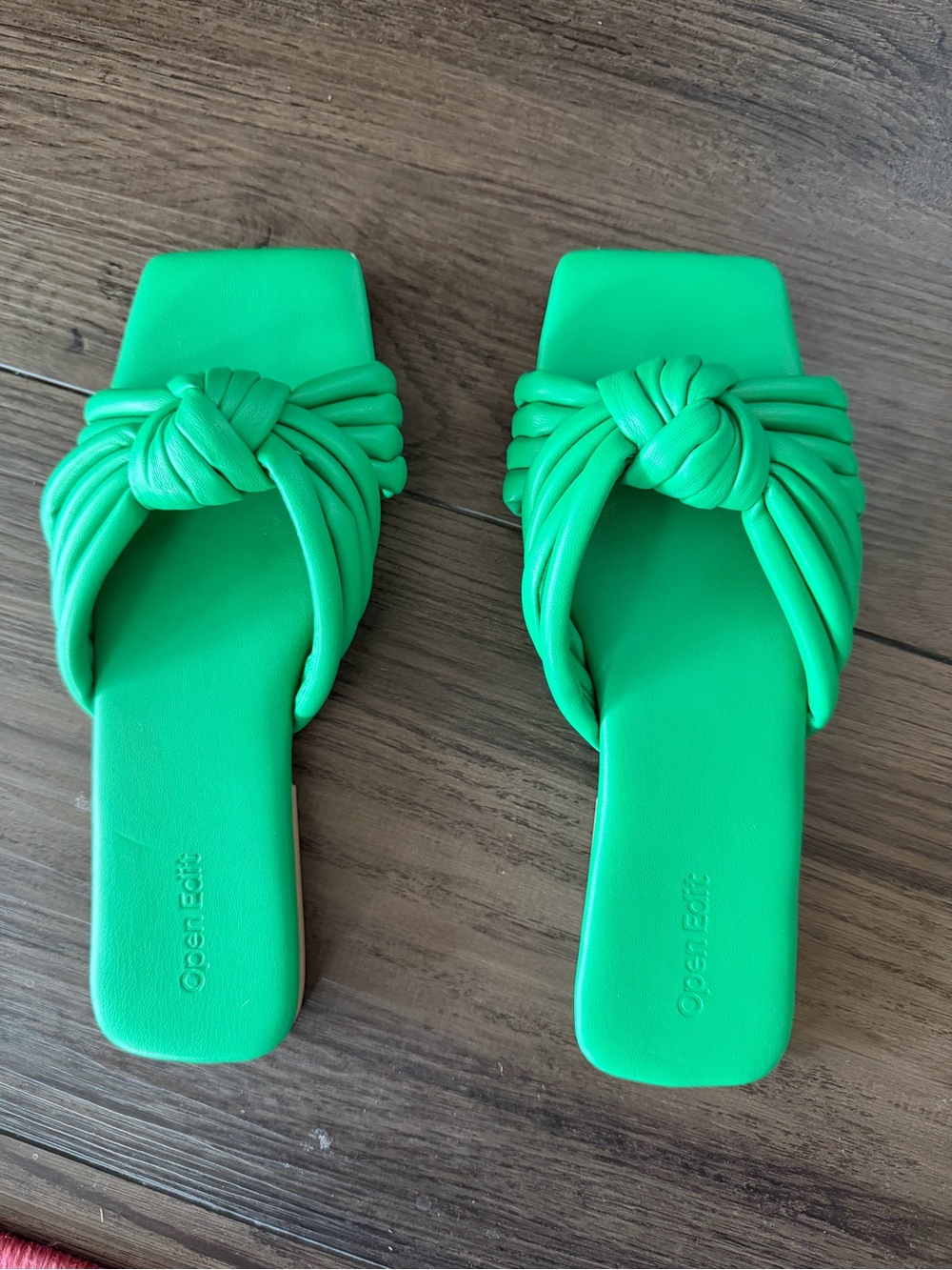 OPEN EDIT Lilah Knot Slide
Sandal In Green Vibrant